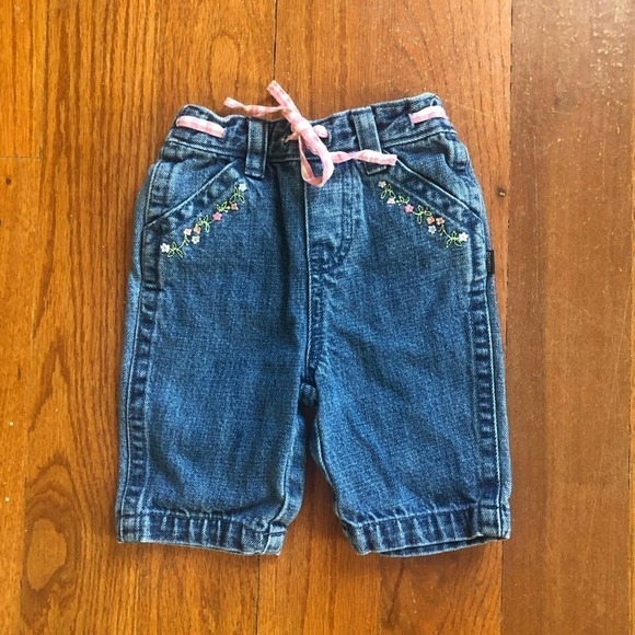 OshKosh B’Gosh Floral Embroidered Baby Jeans 3-6M - Picture 1 of 4